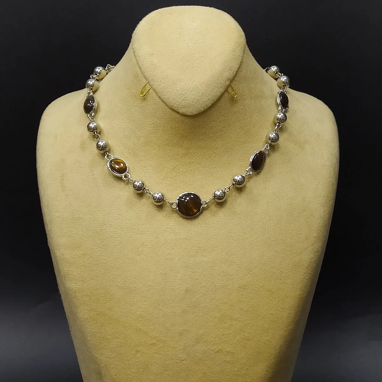 چوکر سنگ قهوهای Earth Stone | چوکر مهرهای استیل مینیمال با استایل طبیعی و مدرن