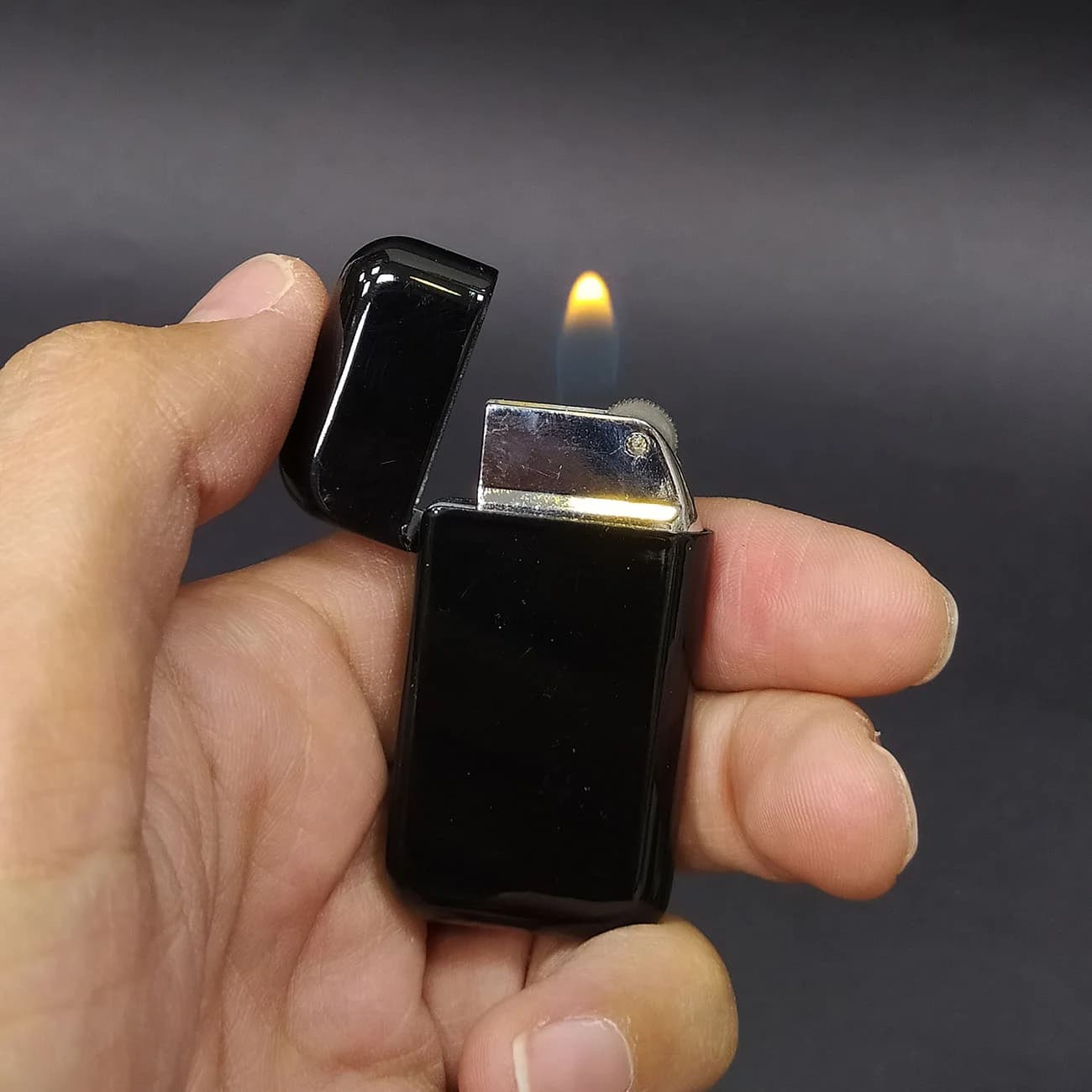 فندک گازی رنگی مینیمال فانتزی | فندک ساده و شیک با طراحی مدرن و سبک — تصویر ۷