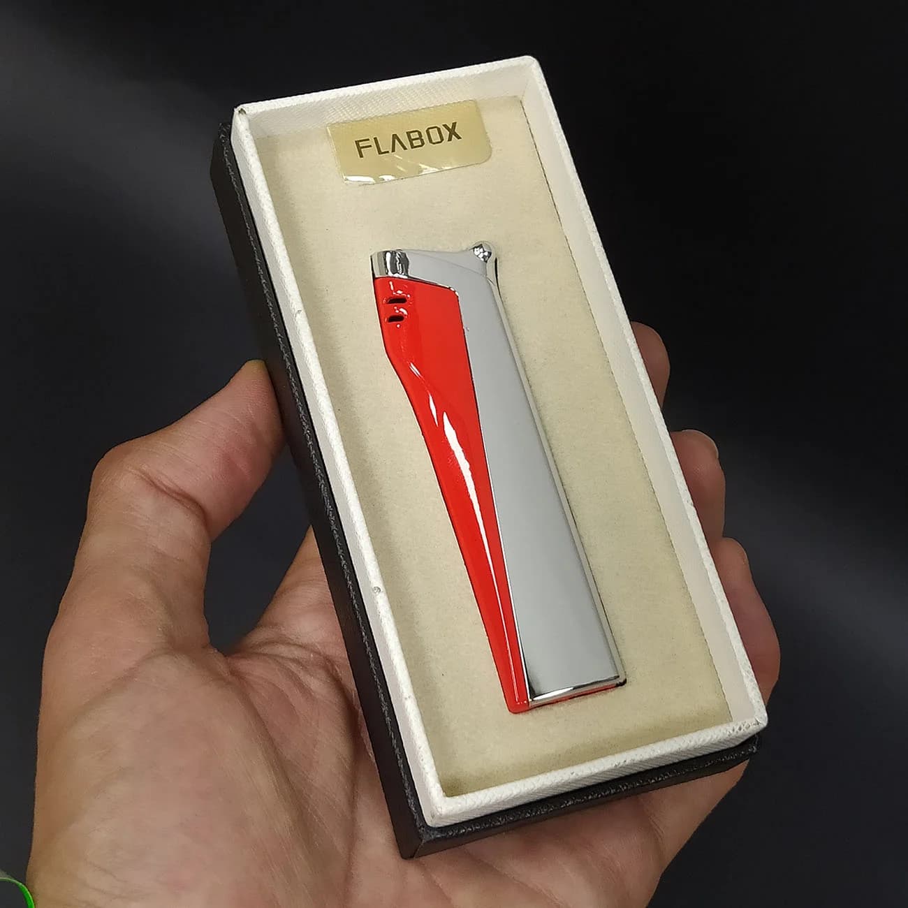 فندک اتمی ساده FLABOX | شعله قوی، طراحی مدرن و قابل شارژ — تصویر ۷