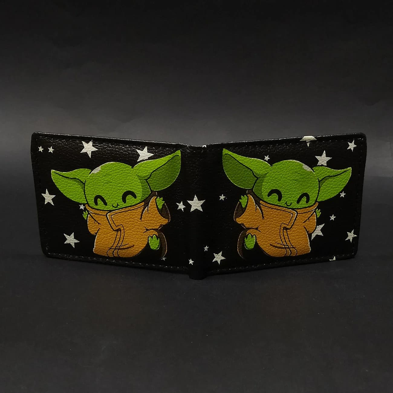 کیف پول چاپی Baby Yoda | کیف پول فانتزی طرح گروگو از دنیای جنگ ستارگان — تصویر ۲
