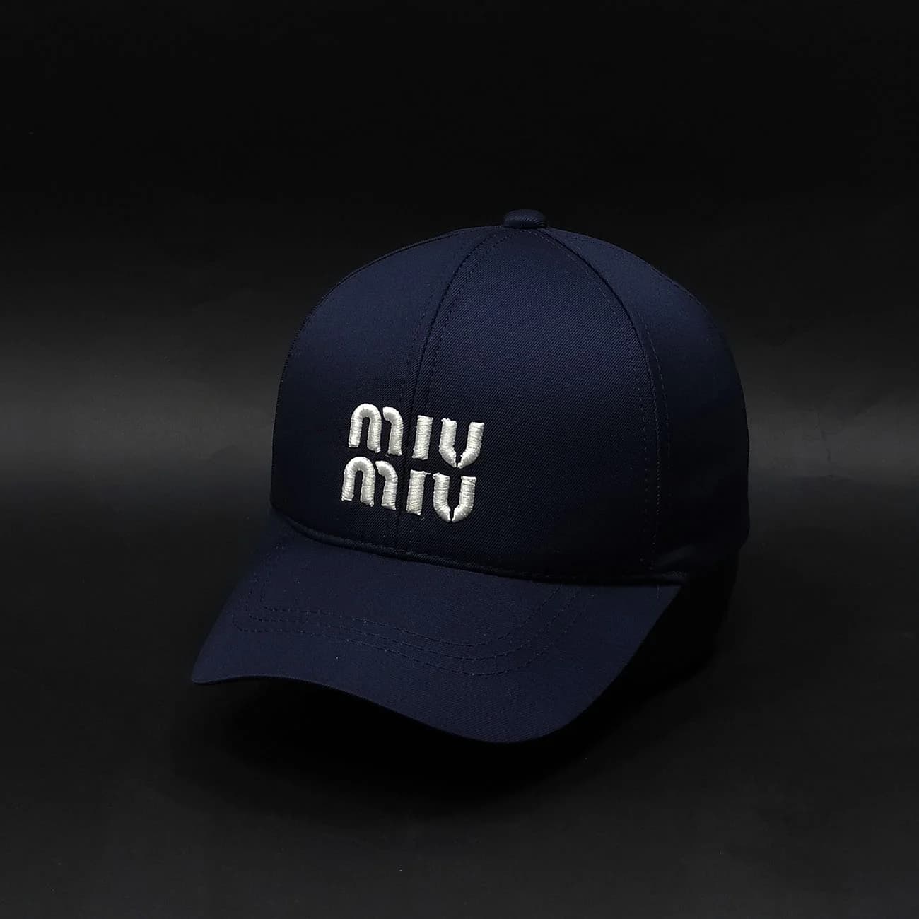 کلاه بیسبالی کتان MIU MIU | کلاه اسپرت و ترند با طراحی مینیمال