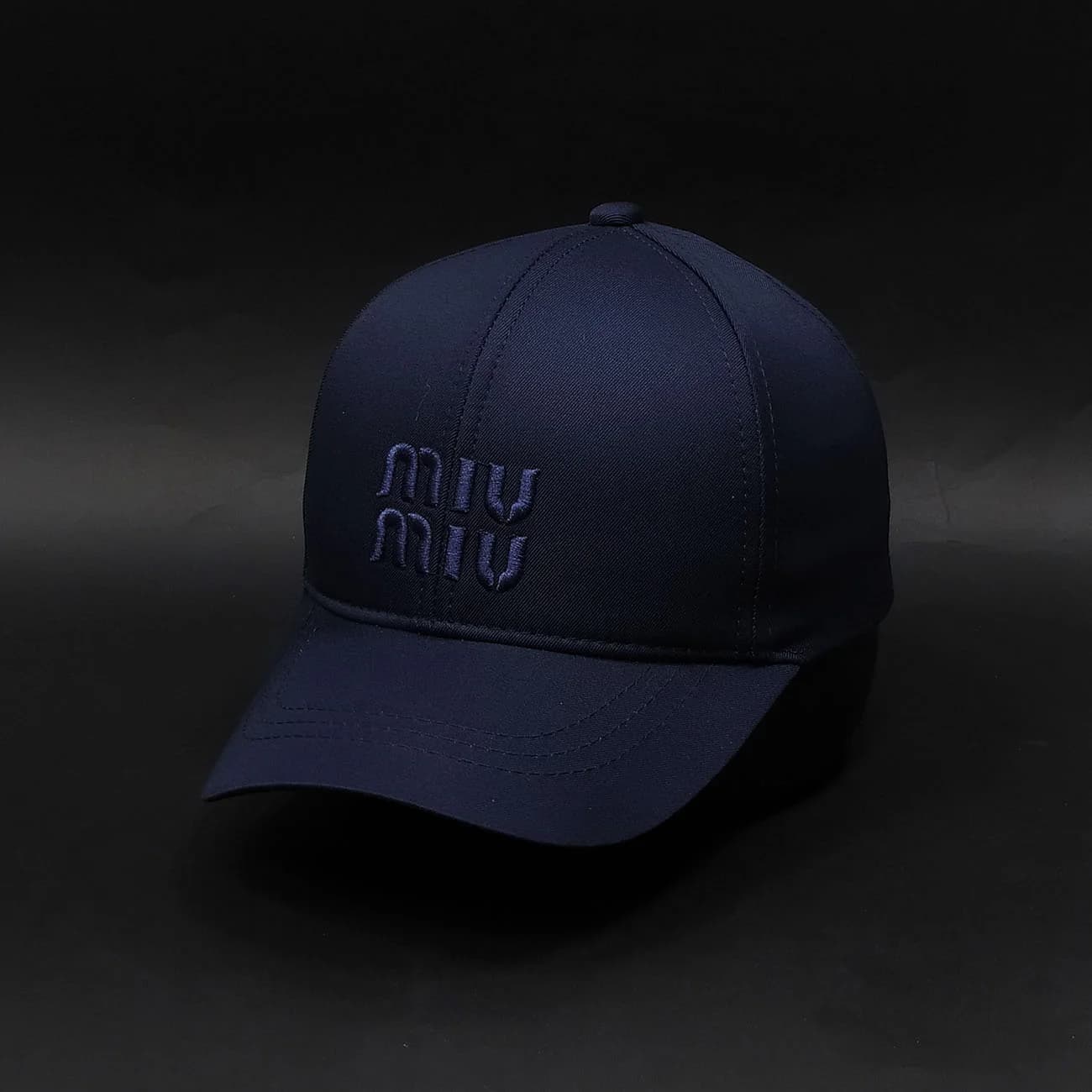 کلاه بیسبالی کتان MIU MIU | کلاه اسپرت و ترند با طراحی مینیمال — تصویر ۵