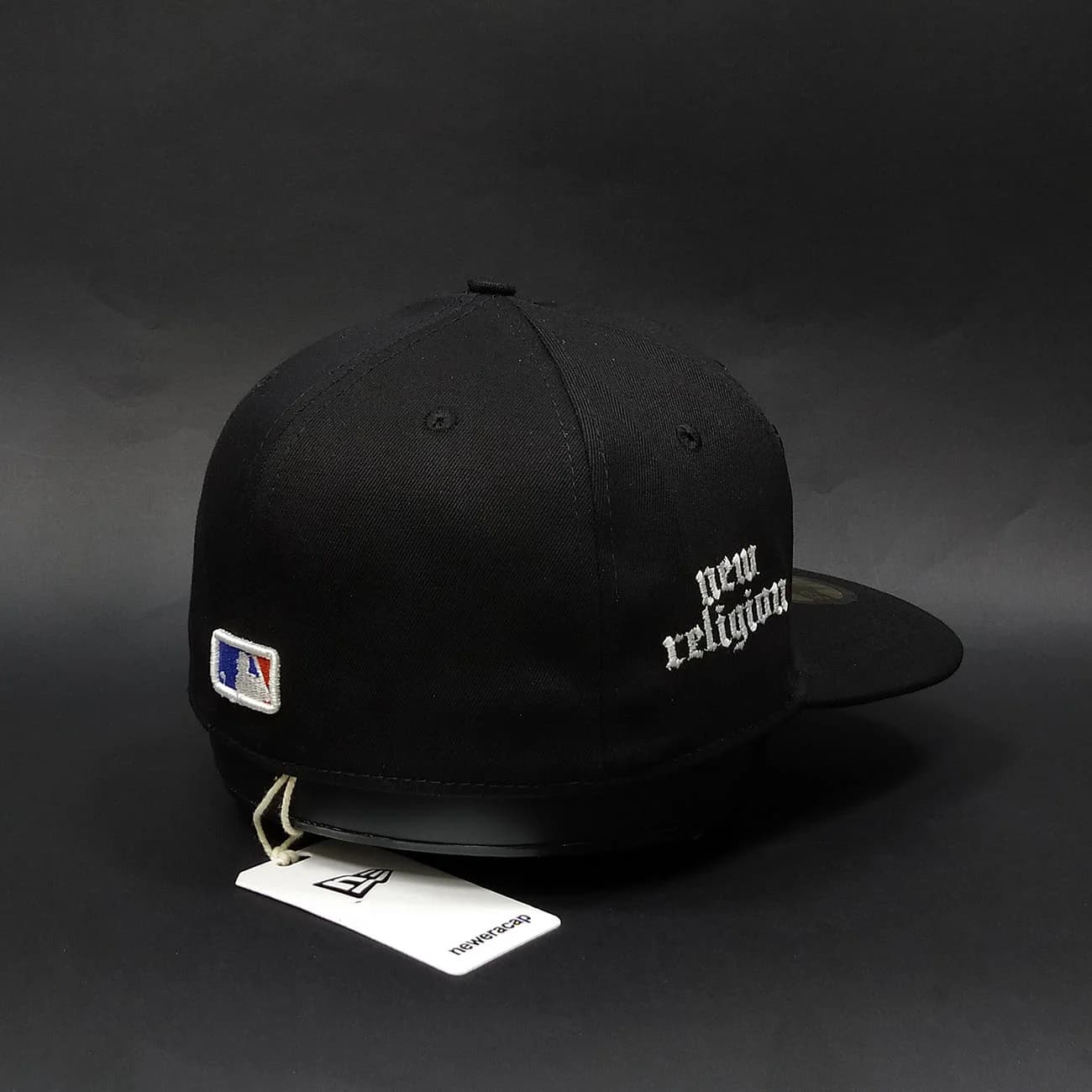کلاه کپ فیت بک Chrome Hearts | کلاه استریت‌ویر خاص با گلدوزی مار و نوشته برجسته — تصویر ۳