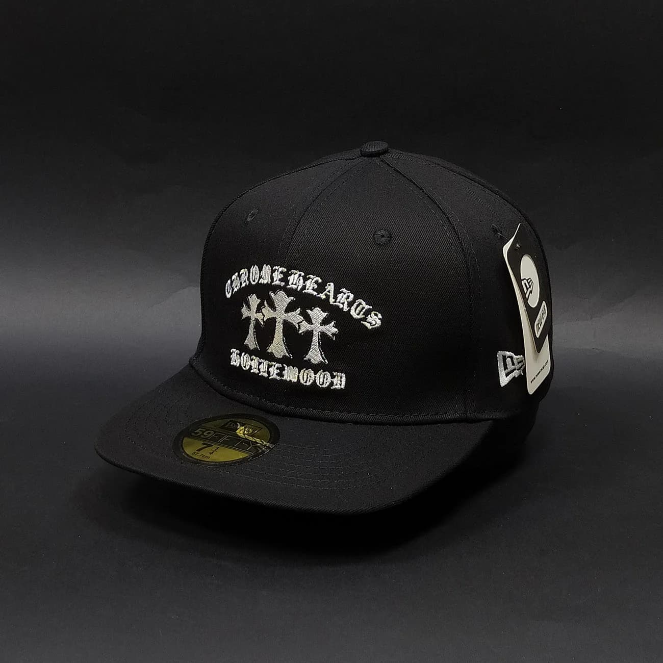 کلاه کپ فیت بک Chrome Hearts | کلاه استریت‌ویر خاص با گلدوزی سه‌تایی کروم هارتز