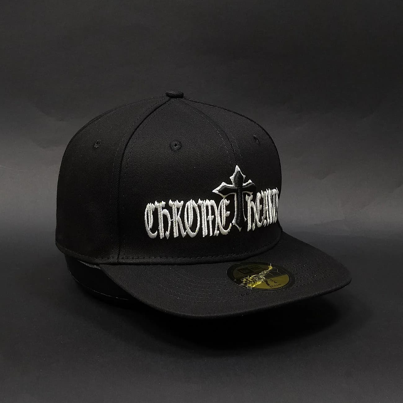 کلاه کپ فیت بک Chrome Hearts | کلاه استریت لوکس با گلدوزی برجسته و طراحی صلیب — تصویر ۲
