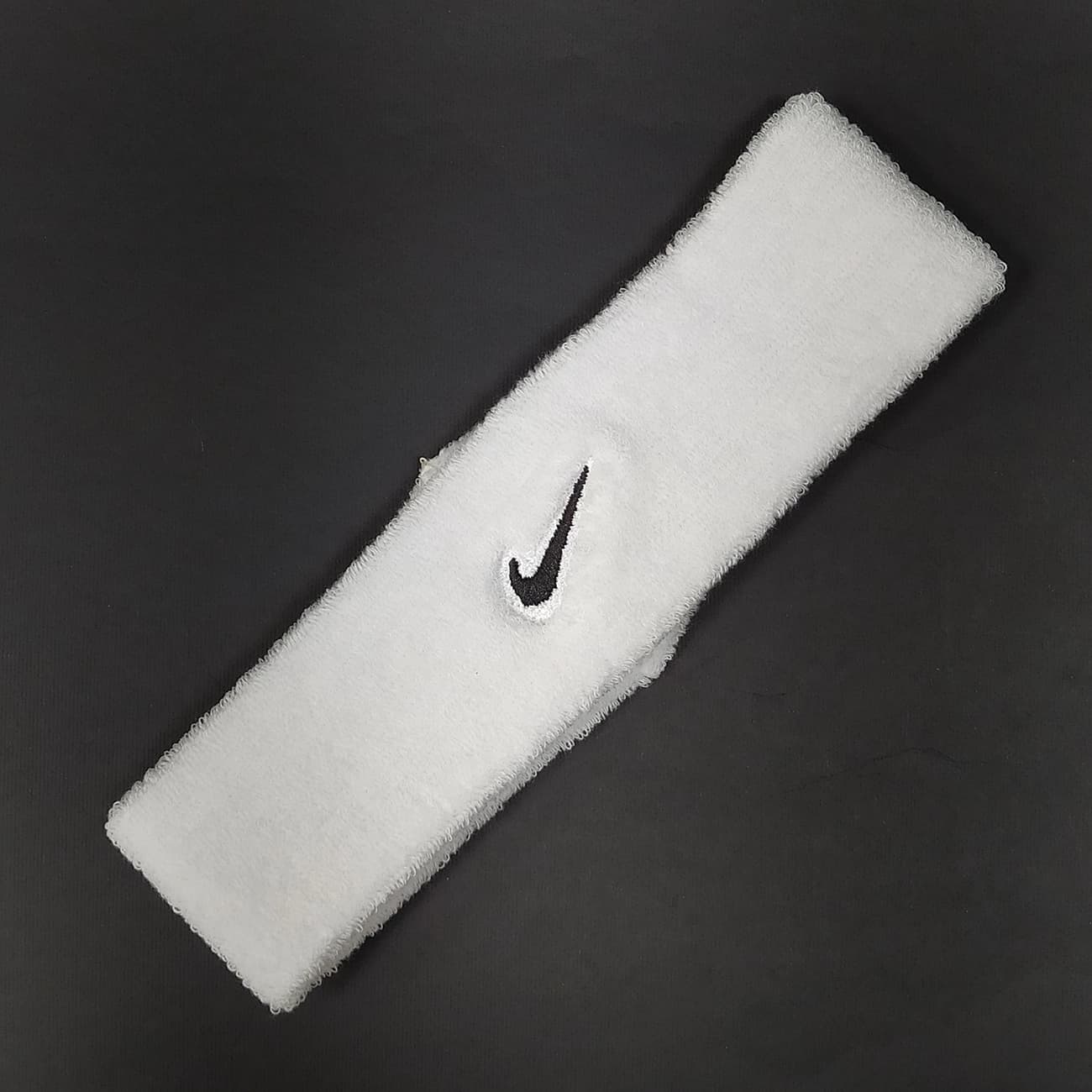هدبند حوله‌ای ورزشی نایک NIKE رنگی | نرم و لطیف، جذب تعریق، مناسب باشگاه و تمرین — تصویر ۶