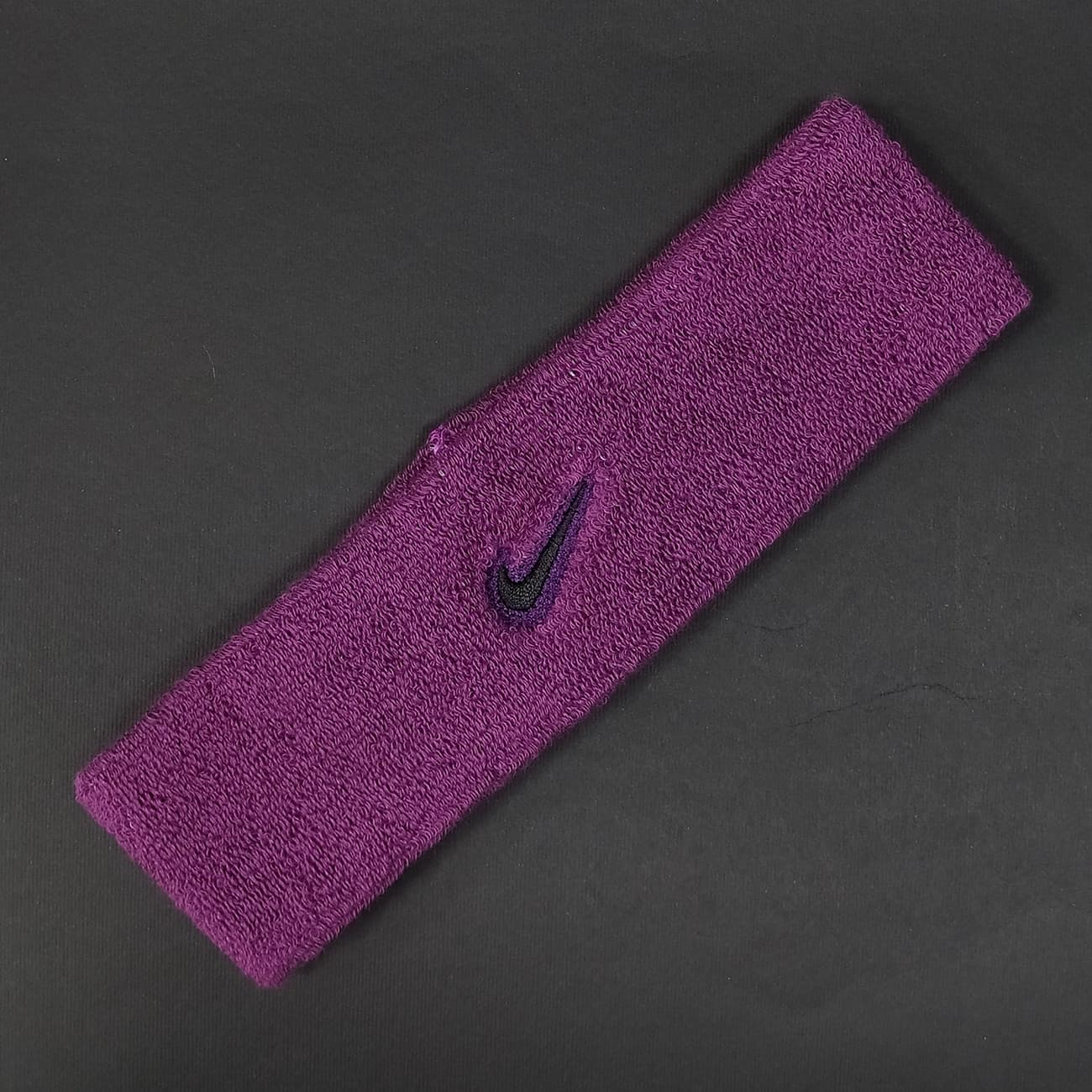 هدبند حوله‌ای ورزشی نایک NIKE رنگی | نرم و لطیف، جذب تعریق، مناسب باشگاه و تمرین — تصویر ۷