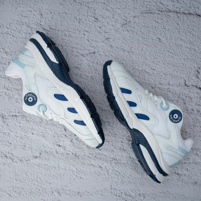 آدیداس آستیر سفید سرمه ای زنانه (Adidas Astir Navy White) — تصویر ۵