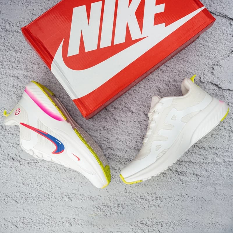 نایک پگاسوس سفید زنانه (Nike Pegasus) — تصویر ۳