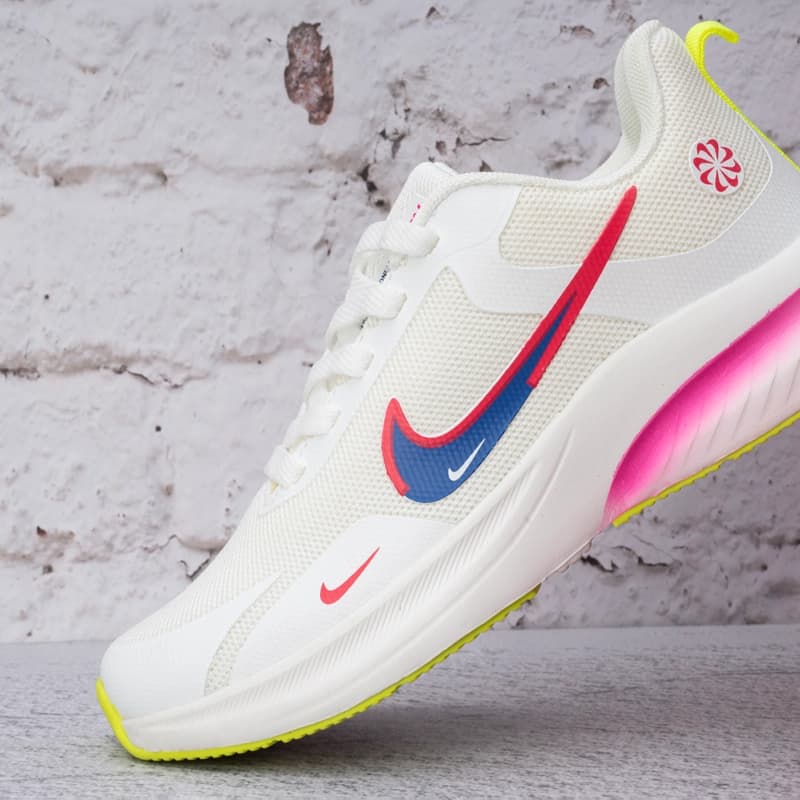 نایک پگاسوس سفید زنانه (Nike Pegasus) — تصویر ۵