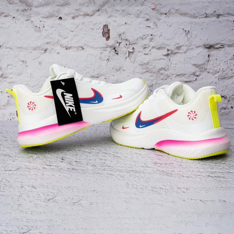 نایک پگاسوس سفید زنانه (Nike Pegasus) — تصویر ۷