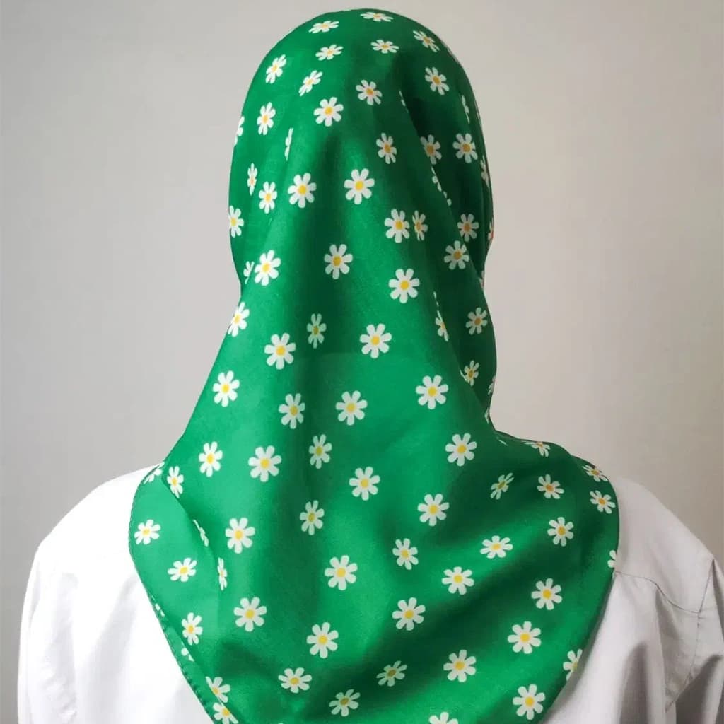 مینی اسکارف نخی دخترونه طرح گل بابونه سبز