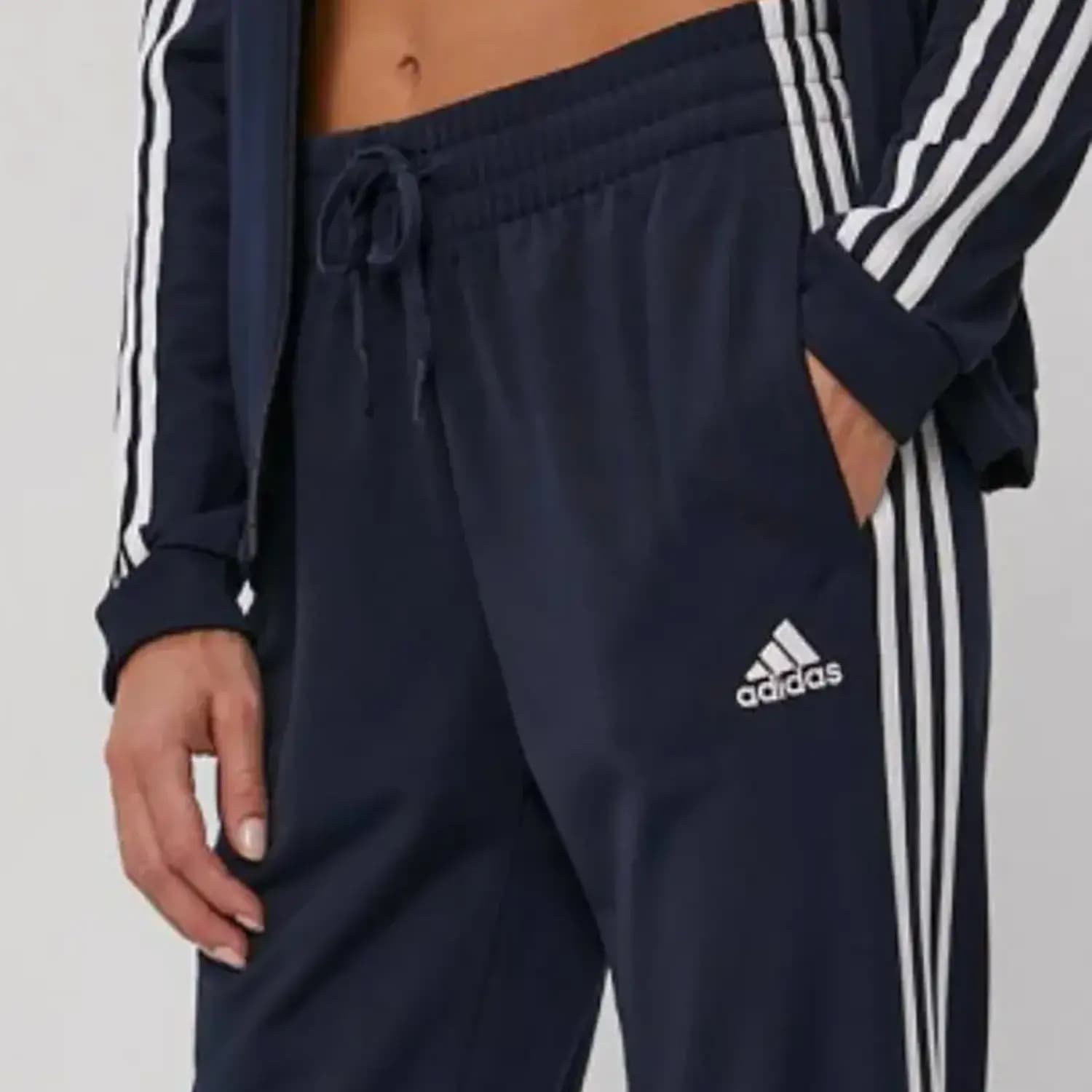 ژاکت ورزشی زنانه آدیداس مدل Essentials 3-Stripes — تصویر ۵
