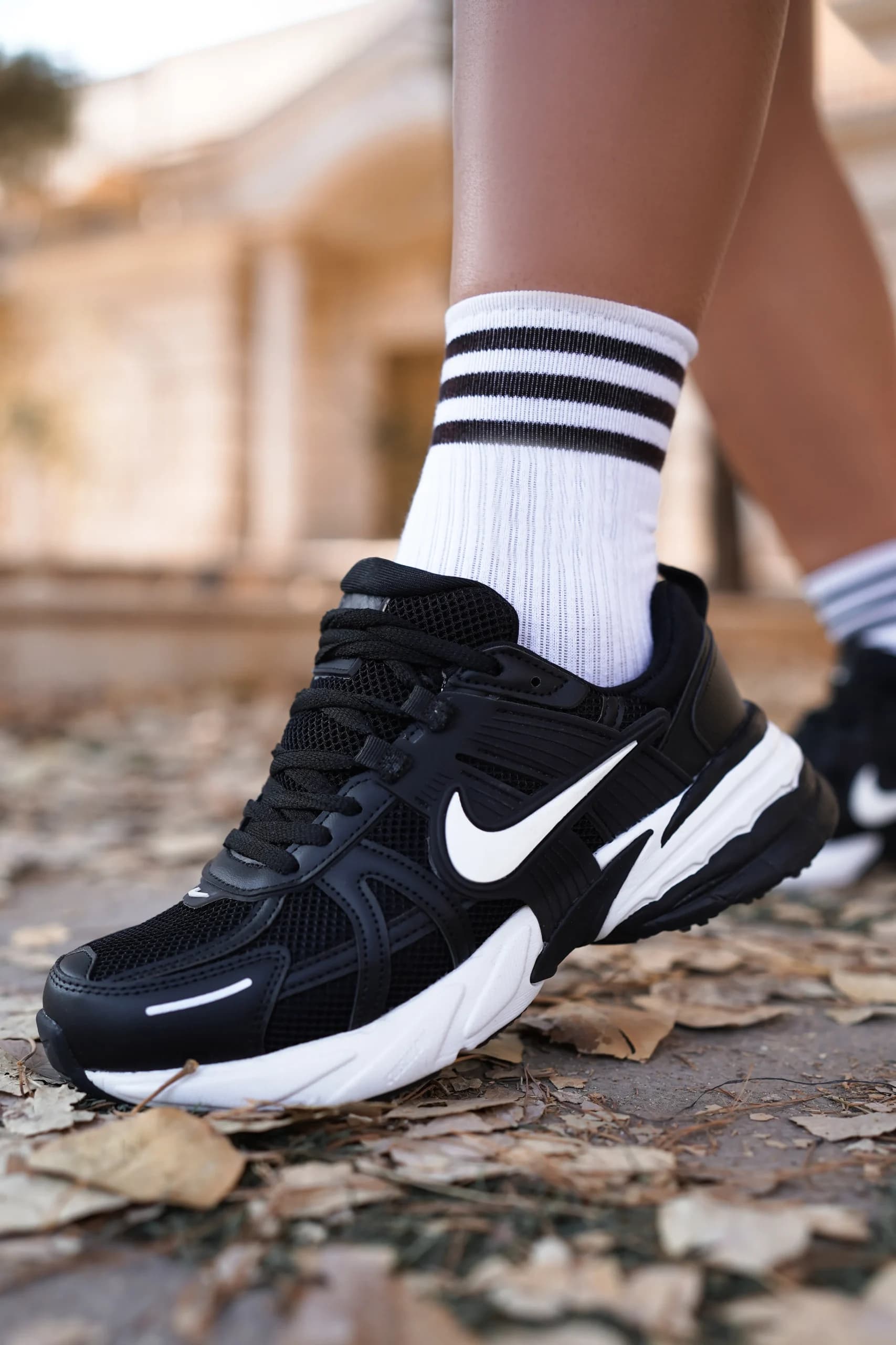 کتونی نایک وی‌تو‌کی مشکی سفید | Nike V2K Run Black White