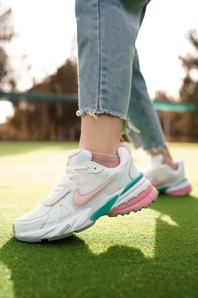 کتونی نایک V2K سفید صورتی | Nike V2K White Pink — تصویر ۵