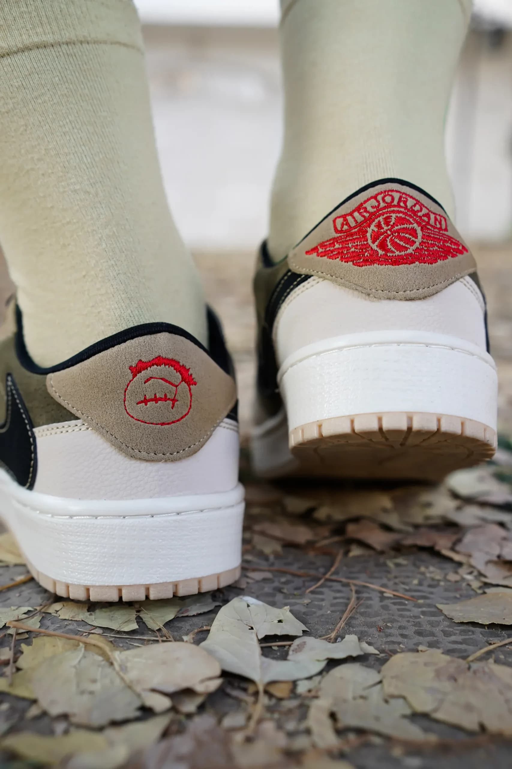 کتونی نایک تراویس اسکات کرم سدری | Nike Travis Scott Cream Cedar — تصویر ۴