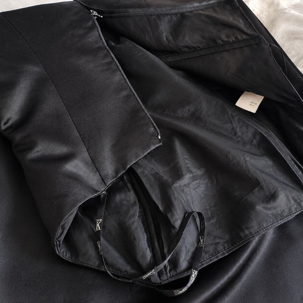 پیراهن مجلسی مشکی دکلته سیلک براق آستردار برند MR-K استرالیا سایز 36 تا 38 کد 3330 — تصویر ۶
