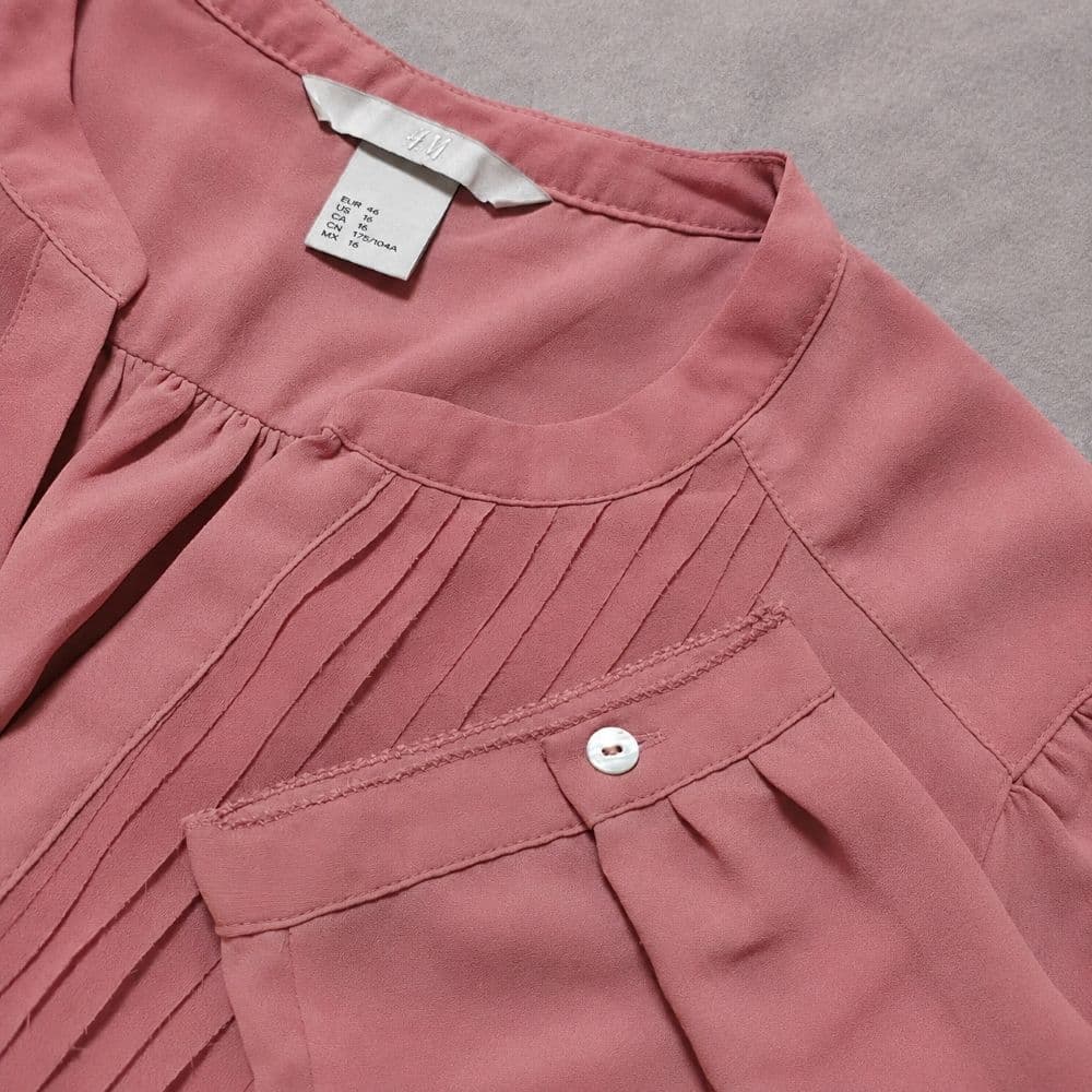 بلوز زنانه اورجینال برند H&M وارداتی رنگ کالباسی سایز 42 تا 46 کد 3301 — تصویر ۳