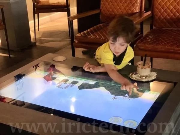 میز هوشمند در رستوران بین المللی ایندیگو