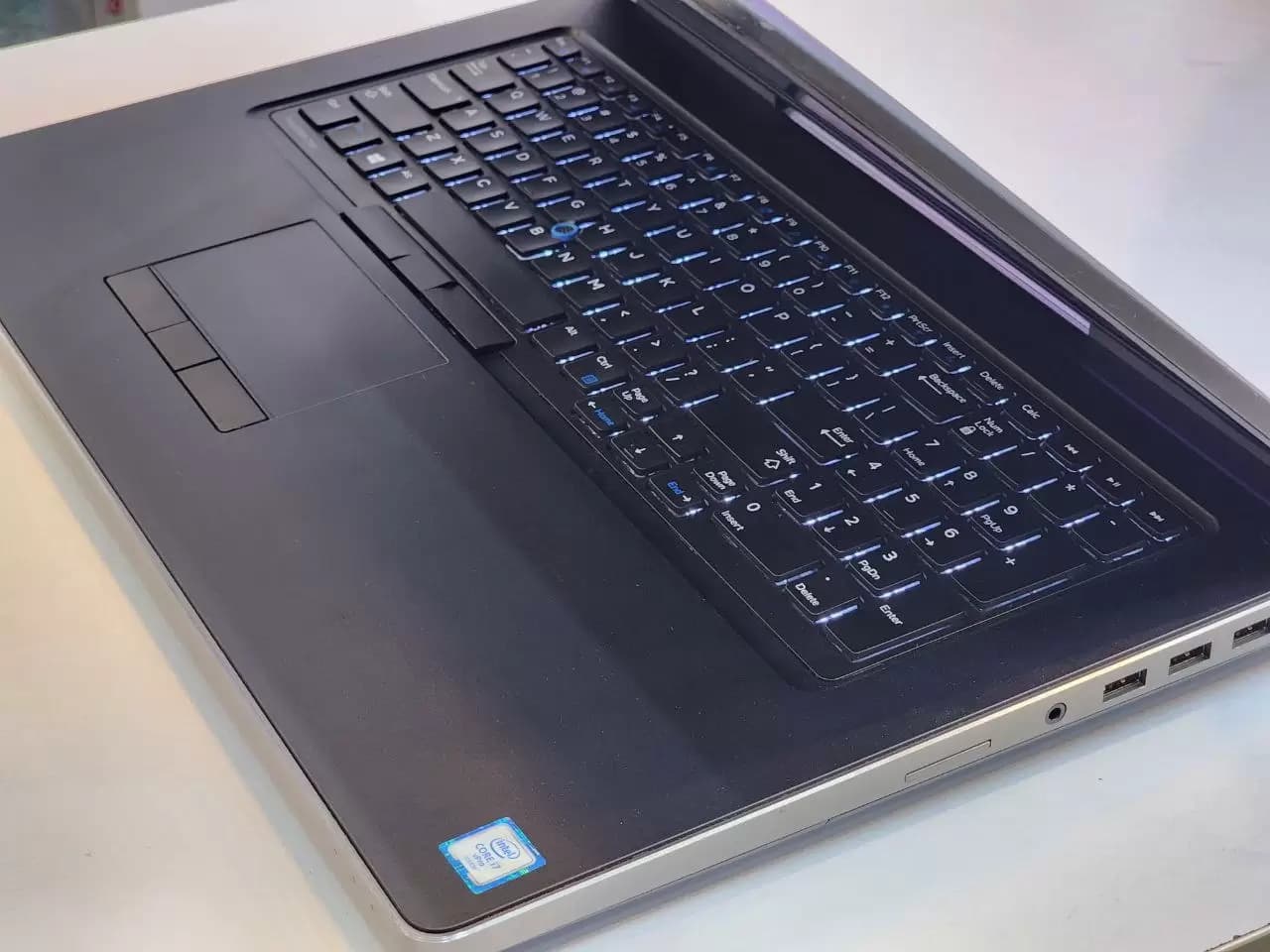 لپتاپ استوک 17 اینچی Dell Precision 7720 6G — تصویر ۳