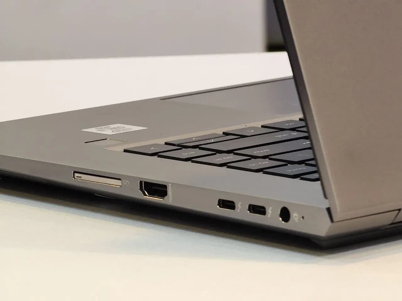 لپ تاپ 15 اینچی ورک استیشن HP Zbook 15 G7 firefly — تصویر ۳