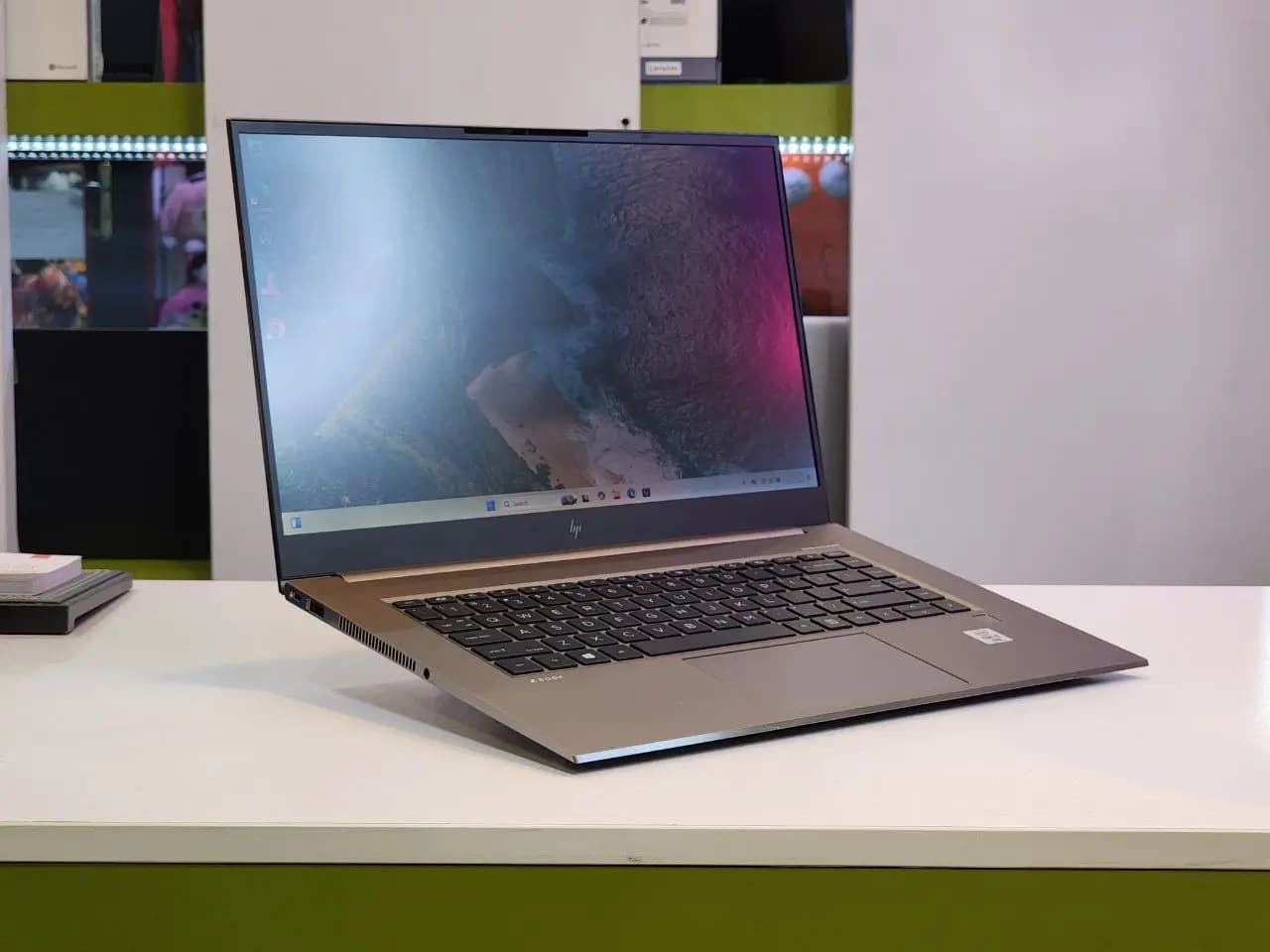 لپ تاپ 15 اینچی ورک استیشن HP Zbook 15 G7 firefly — تصویر ۵