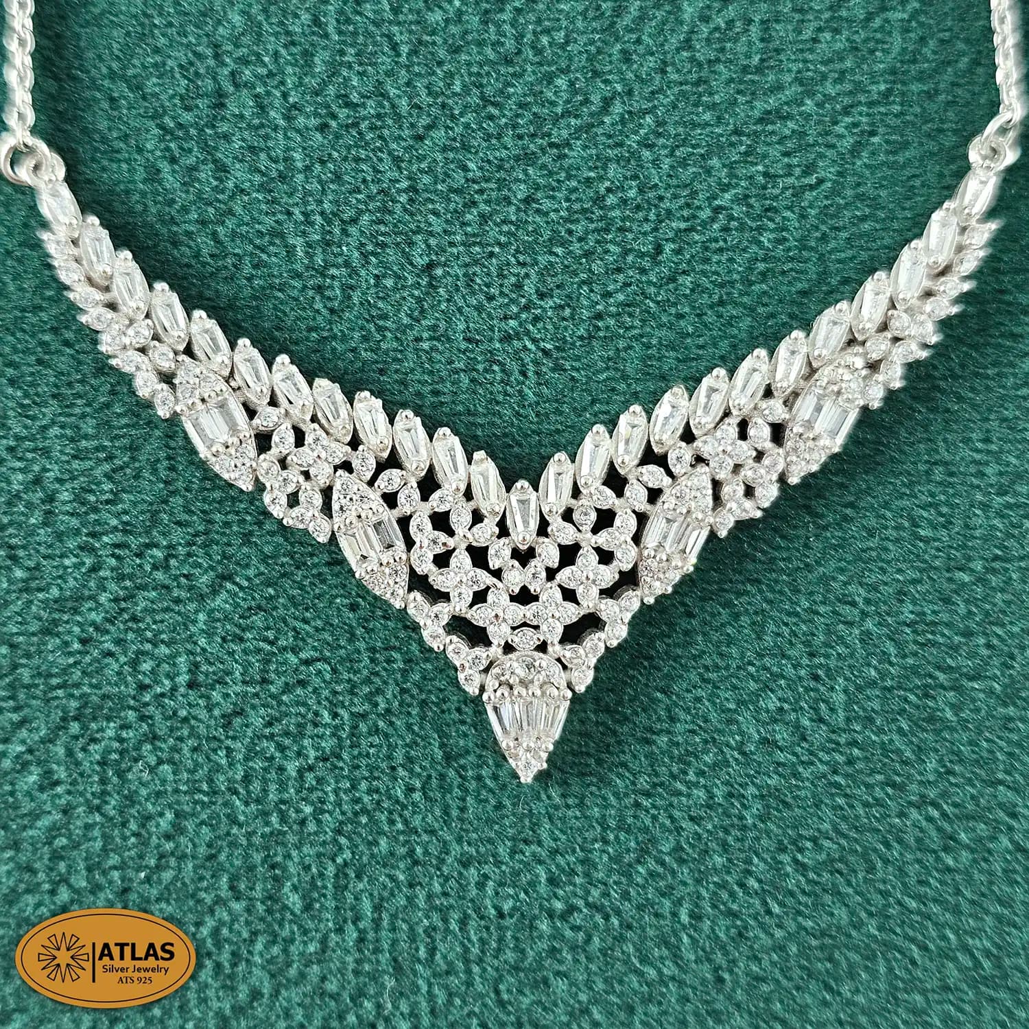 سرویس نقره زنانه میکرو با نگین های برلیان 14.5 گرمی نقره اصل 925 — تصویر ۳