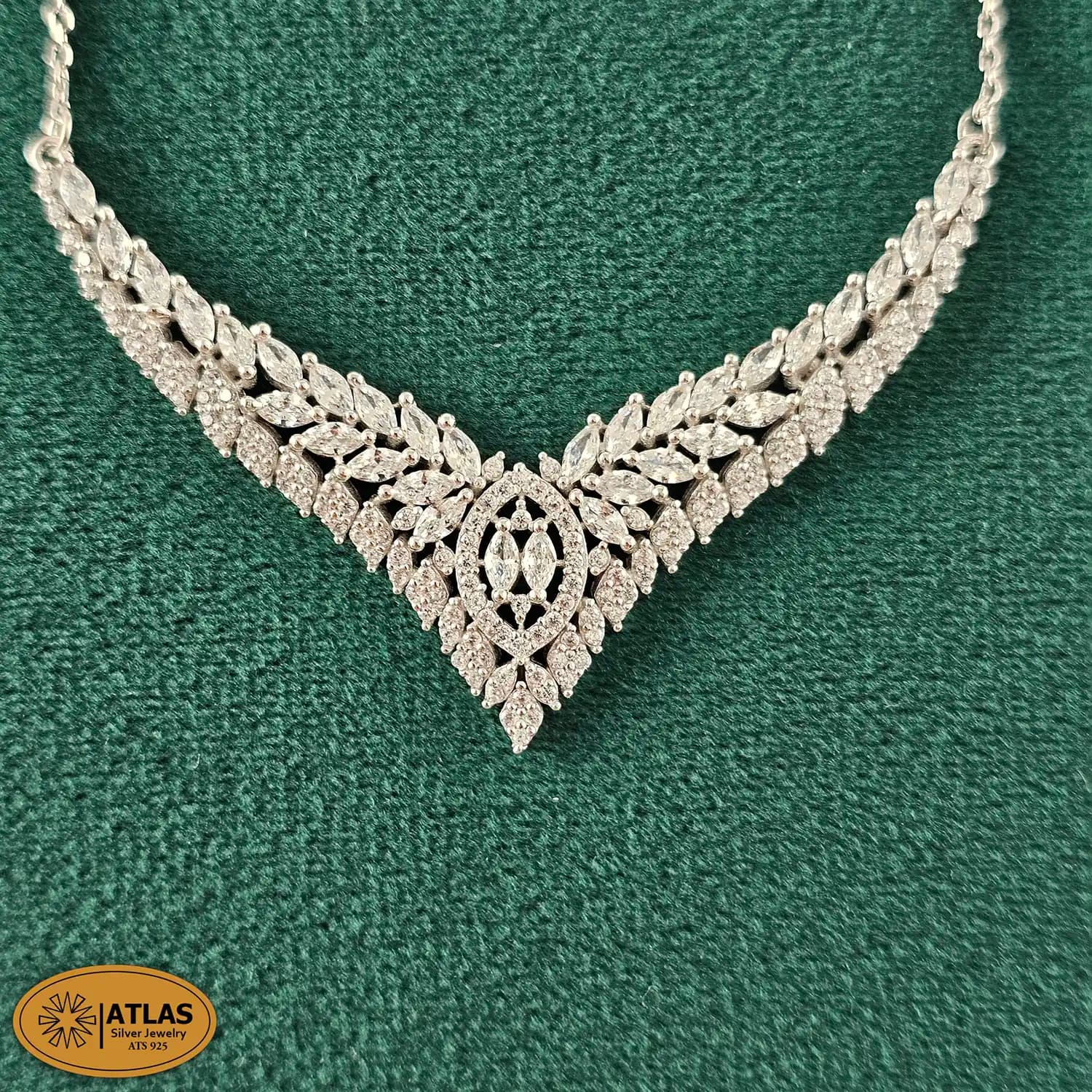 سرویس نقره زنانه میکرو با نگین های برلیان 15.8 گرمی نقره اصل 925 — تصویر ۳