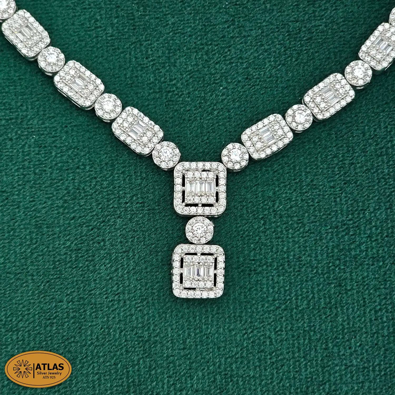 سرویس نقره زنانه میکرو با نگین های برلیان و باگت 21.2 گرمی نقره اصل 925 — تصویر ۳
