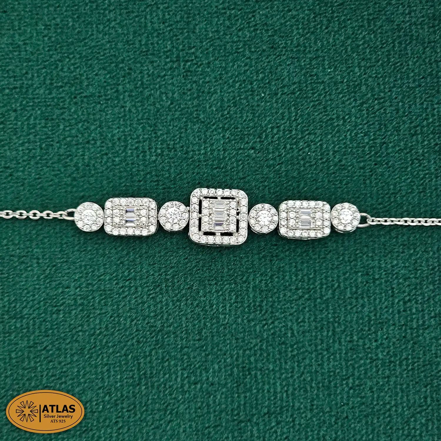 سرویس نقره زنانه میکرو با نگین های برلیان و باگت 21.2 گرمی نقره اصل 925 — تصویر ۴
