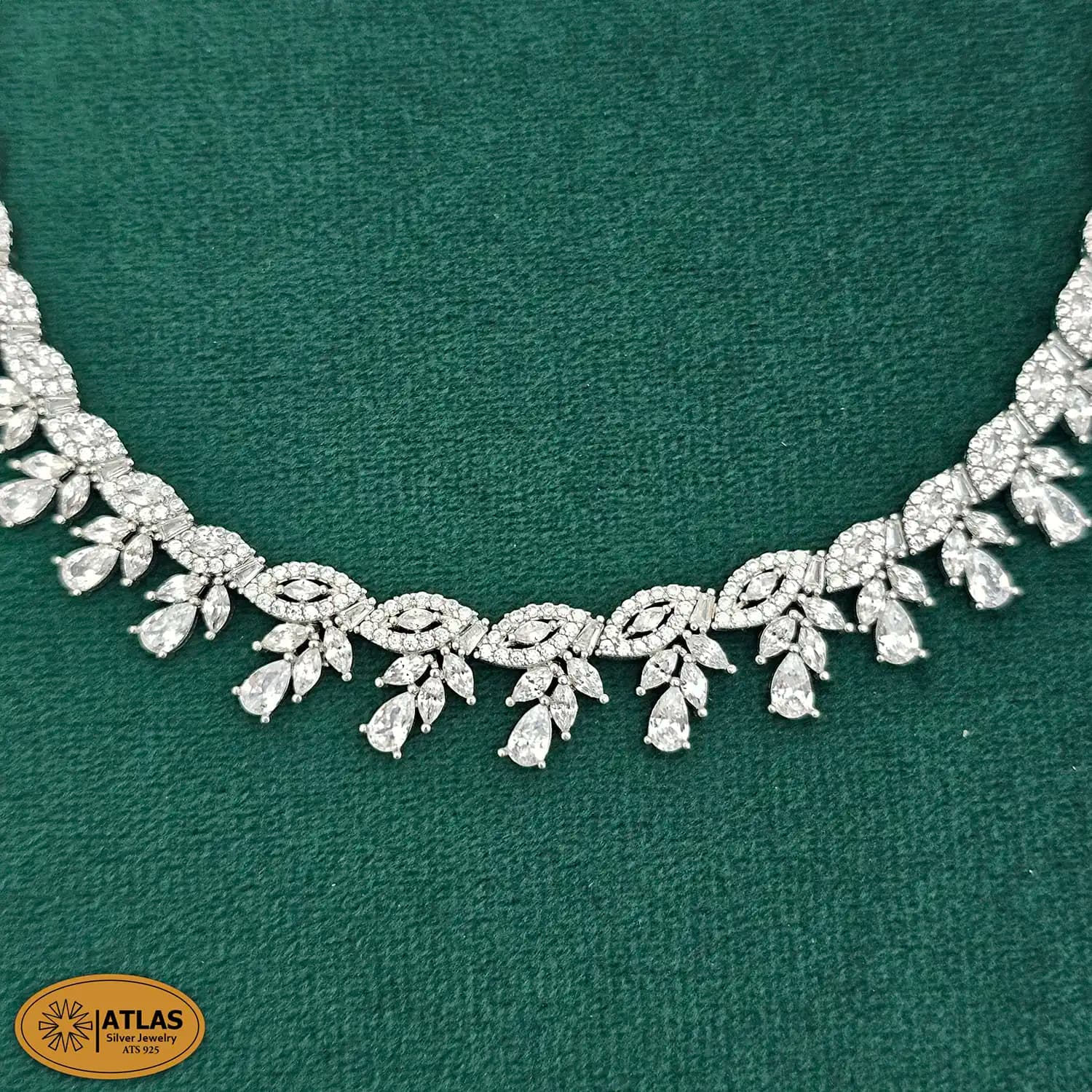 سرویس نقره جواهری زنانه مجلسی با نگین های برلیان ،مارکیز و اشک 33.4 گرمی نقره اصل 925 — تصویر ۲