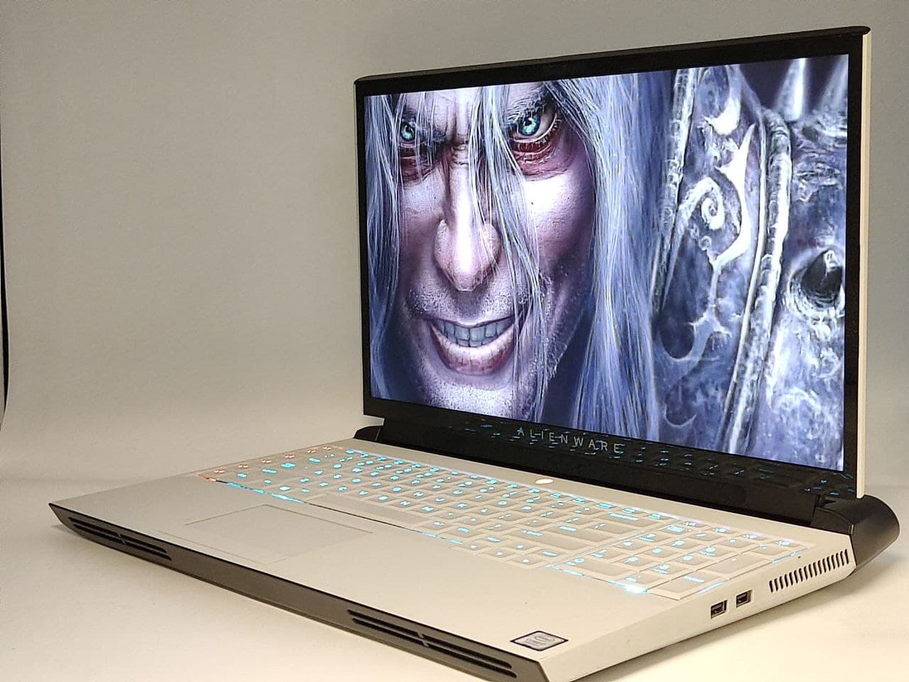 لپتاپ استوک گیمینگ Dell Alienware Area 51M — تصویر ۶