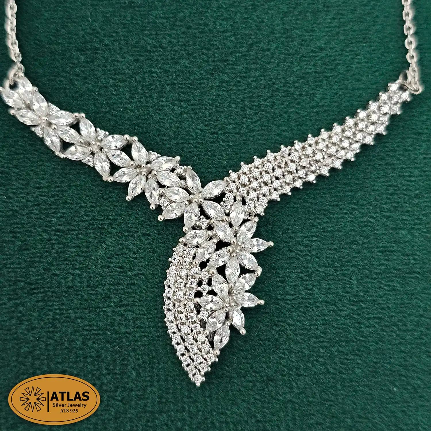 سرویس نقره زنانه میکرو با نگین های برلیان و مارکیز 18 گرمی نقره اصل 925 — تصویر ۲