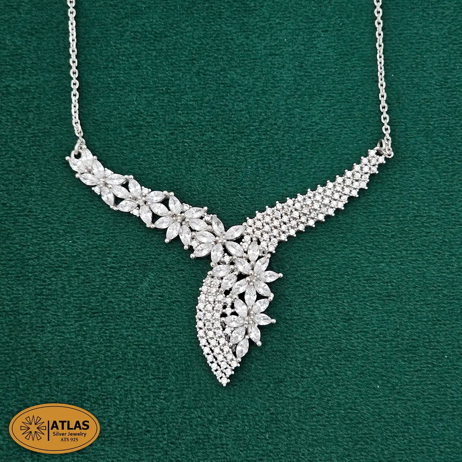 سرویس نقره زنانه میکرو با نگین های برلیان و مارکیز 18 گرمی نقره اصل 925 — تصویر ۳