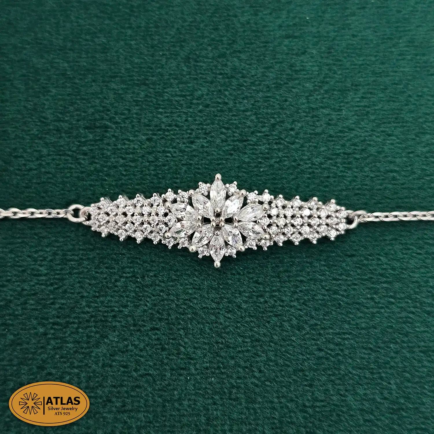 سرویس نقره زنانه میکرو با نگین های برلیان و مارکیز 18 گرمی نقره اصل 925 — تصویر ۴