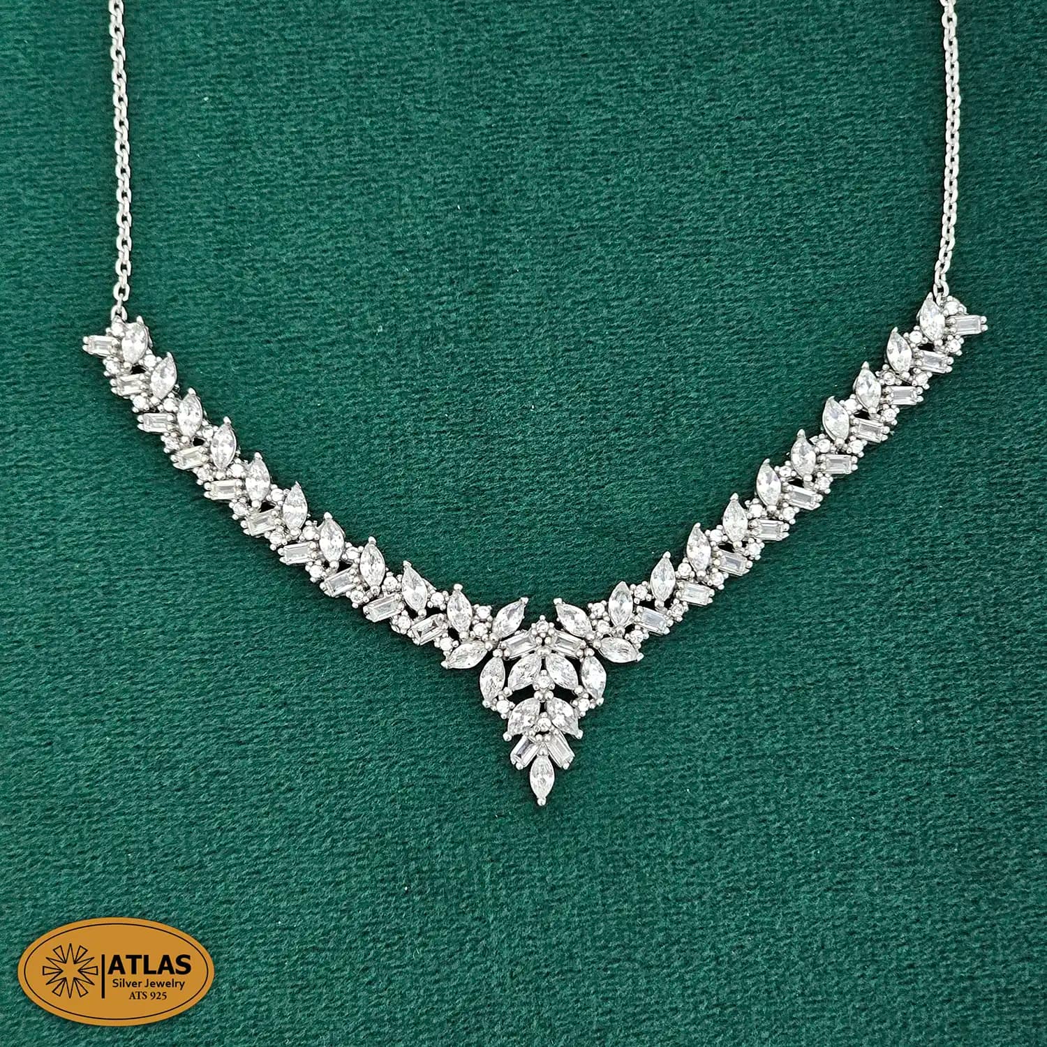سرویس نقره زنانه زنجیری با نگین های برلیان و مارکیز 19.5 گرمی نقره اصل 925 — تصویر ۲