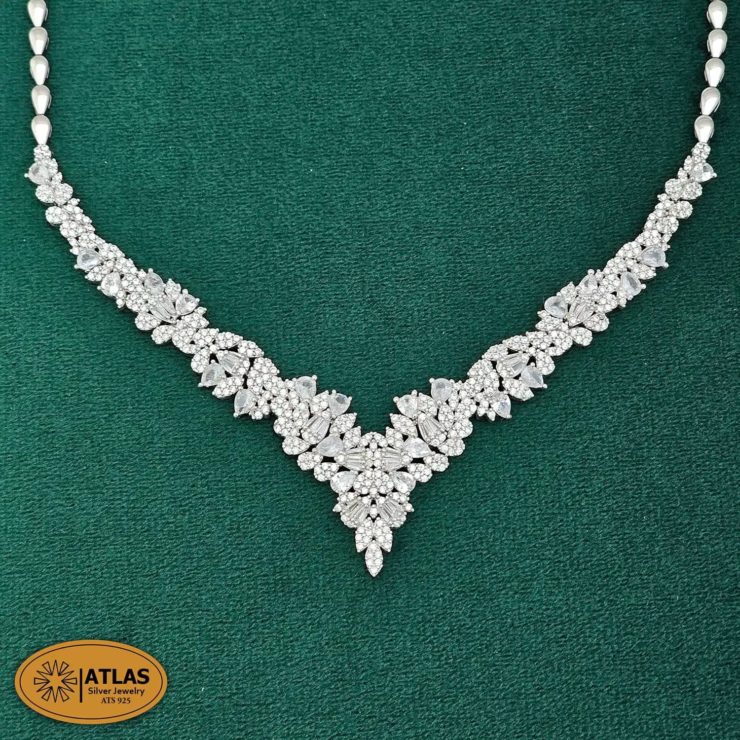سرویس نقره جواهری زنانه مجلسی با نگین های برلیان ،مارکیز و اشک 33.9 گرمی نقره اصل 925 — تصویر ۳