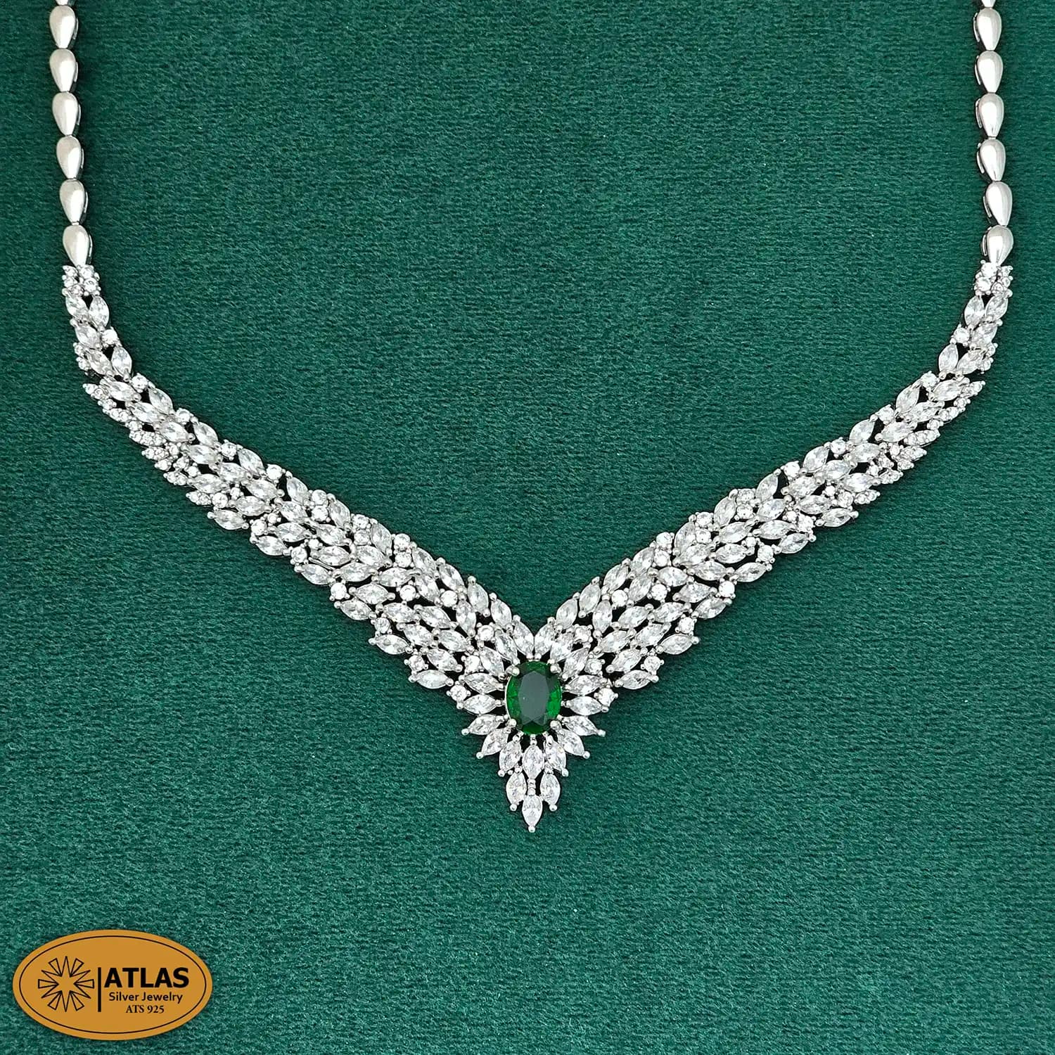 سرویس نقره جواهری زنانه مجلسی با نگین های برلیان و مارکیز 35.4 گرمی نقره اصل 925 — تصویر ۳