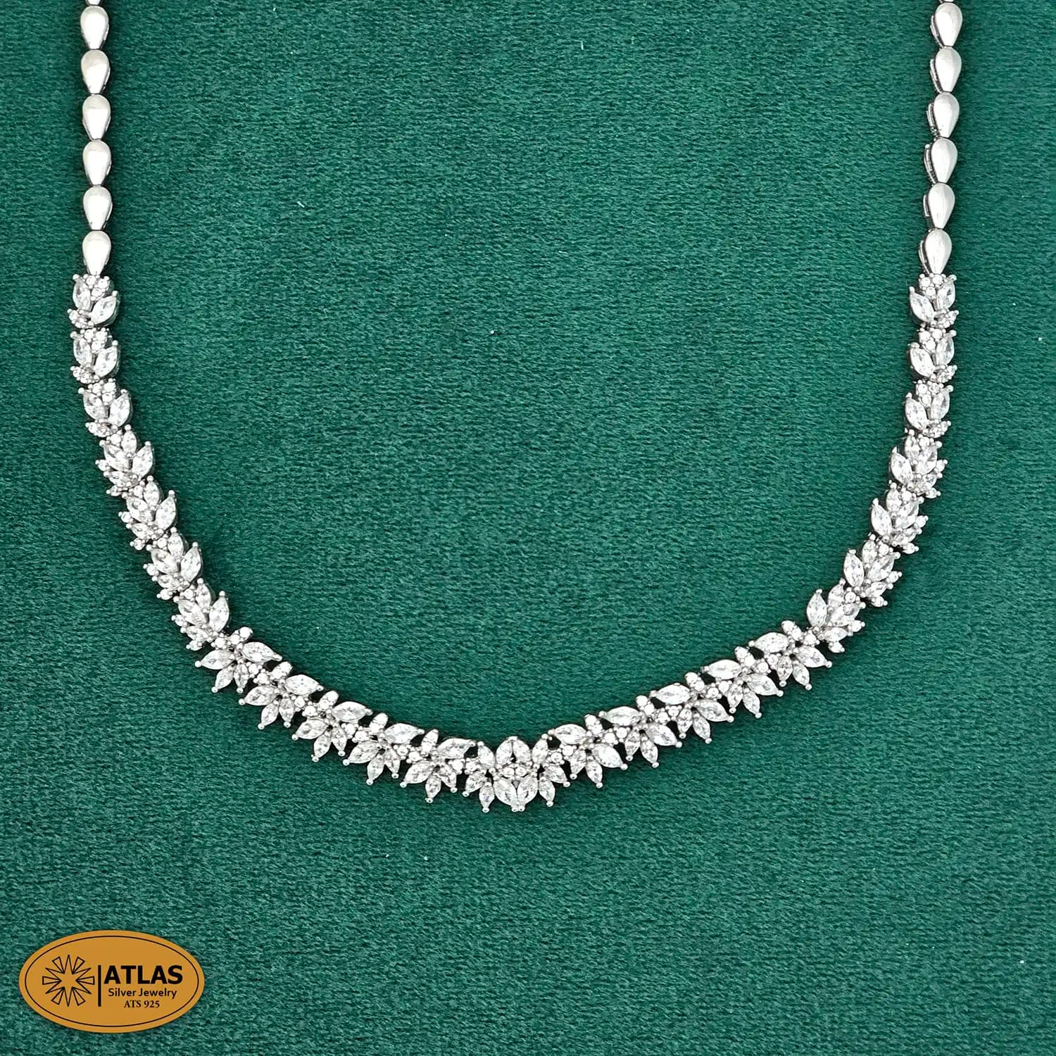 سرویس نقره جواهری زنانه مجلسی نگین های مارکیز و برلیان 31.9 گرمی نقره اصل 925 — تصویر ۲