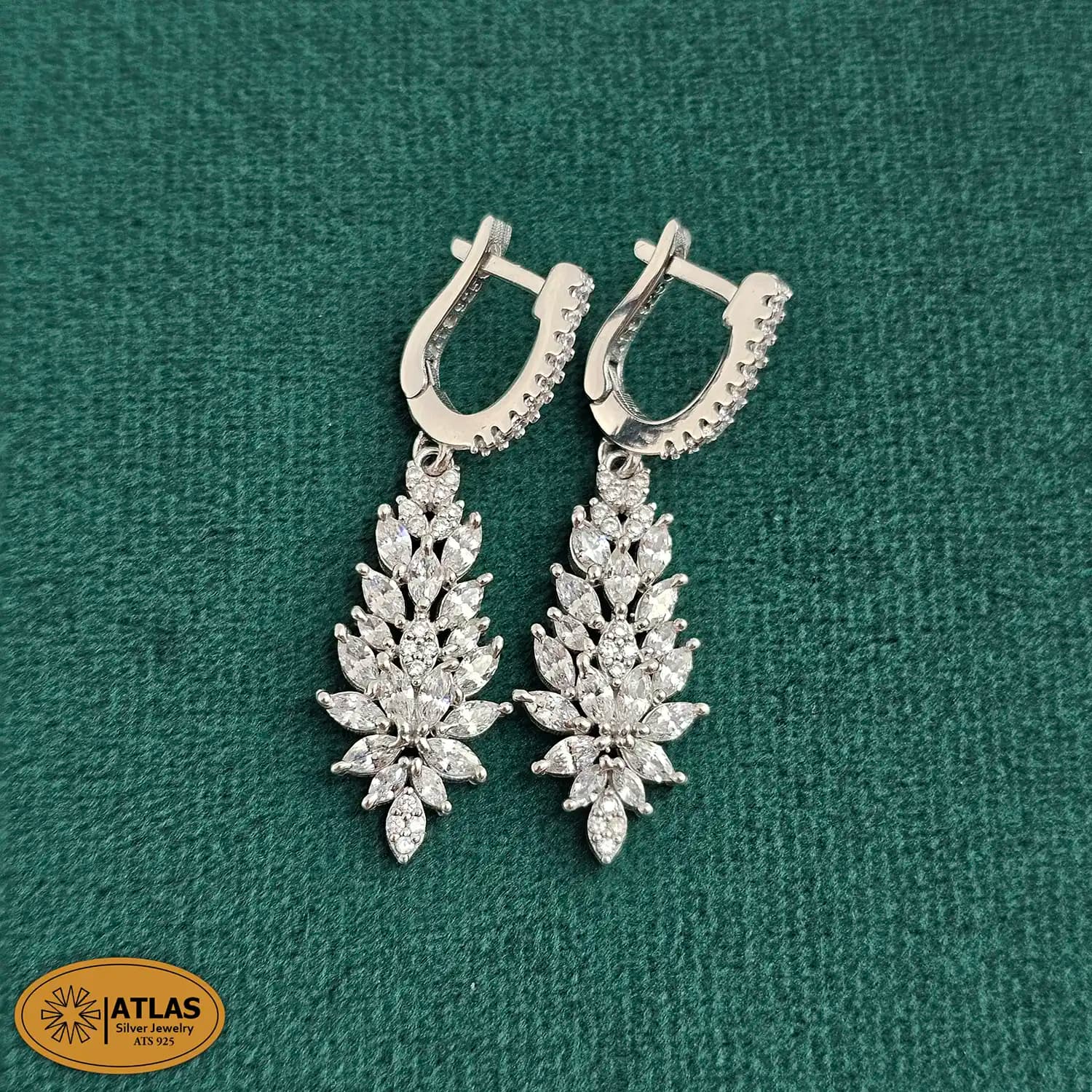 سرویس نقره جواهری زنانه مجلسی نگین های مارکیز و برلیان 31.4 گرمی نقره اصل 925 — تصویر ۵