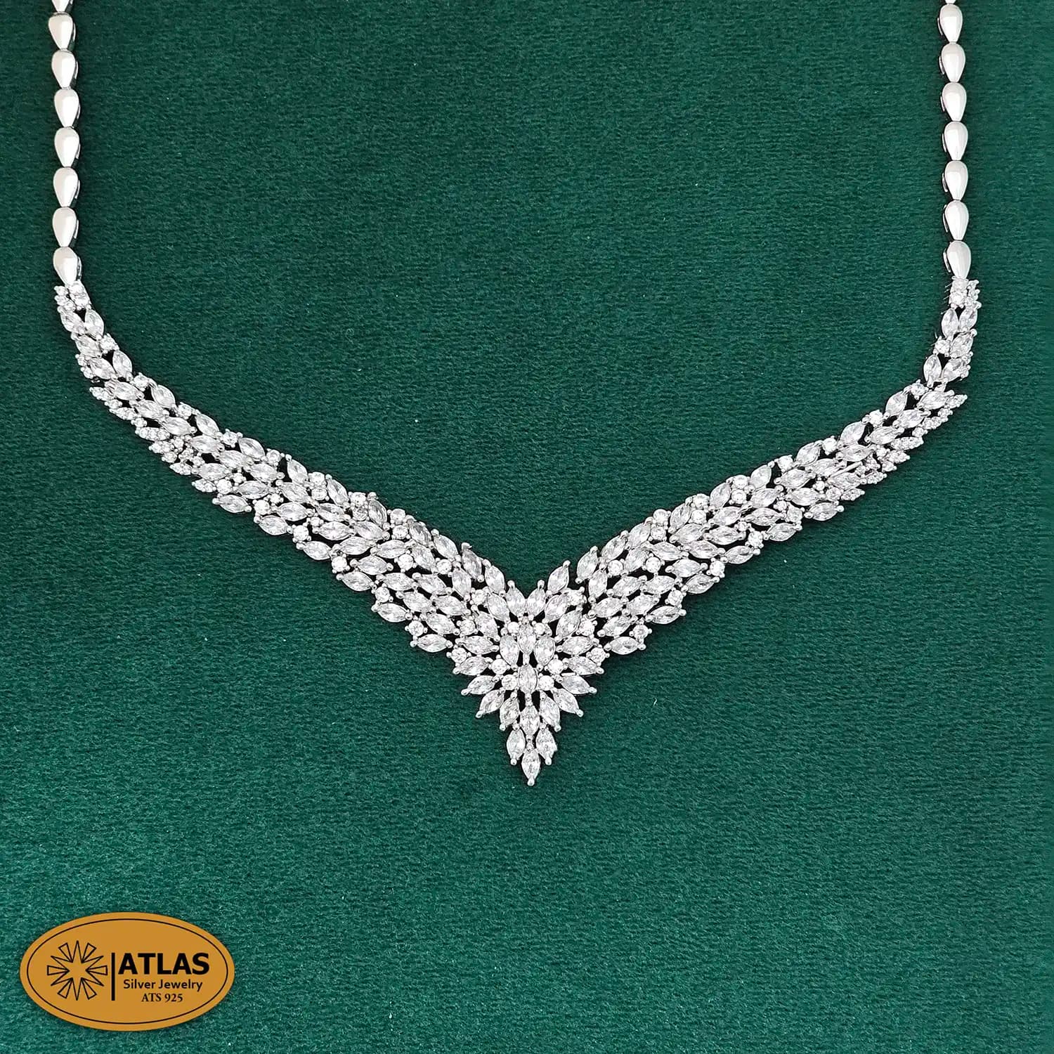 سرویس نقره جواهری زنانه مجلسی نگین های مارکیز و برلیان 33.6 گرمی نقره اصل 925 — تصویر ۳