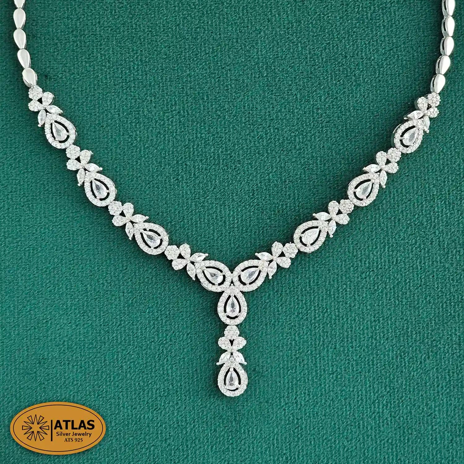 سرویس نقره جواهری زنانه مجلسی با نگین های برلیان ،مارکیز و اشک 32.8 گرمی نقره اصل 925 — تصویر ۲