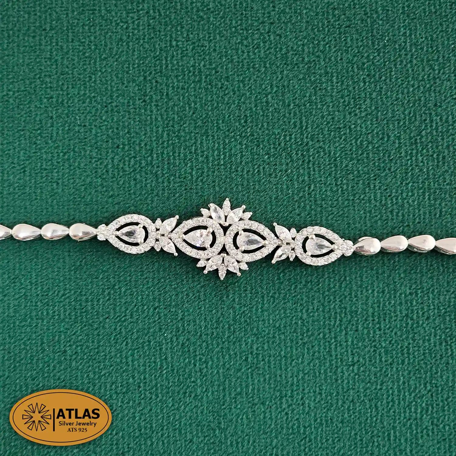 سرویس نقره جواهری زنانه مجلسی با نگین های برلیان ،مارکیز و اشک 32.8 گرمی نقره اصل 925 — تصویر ۳