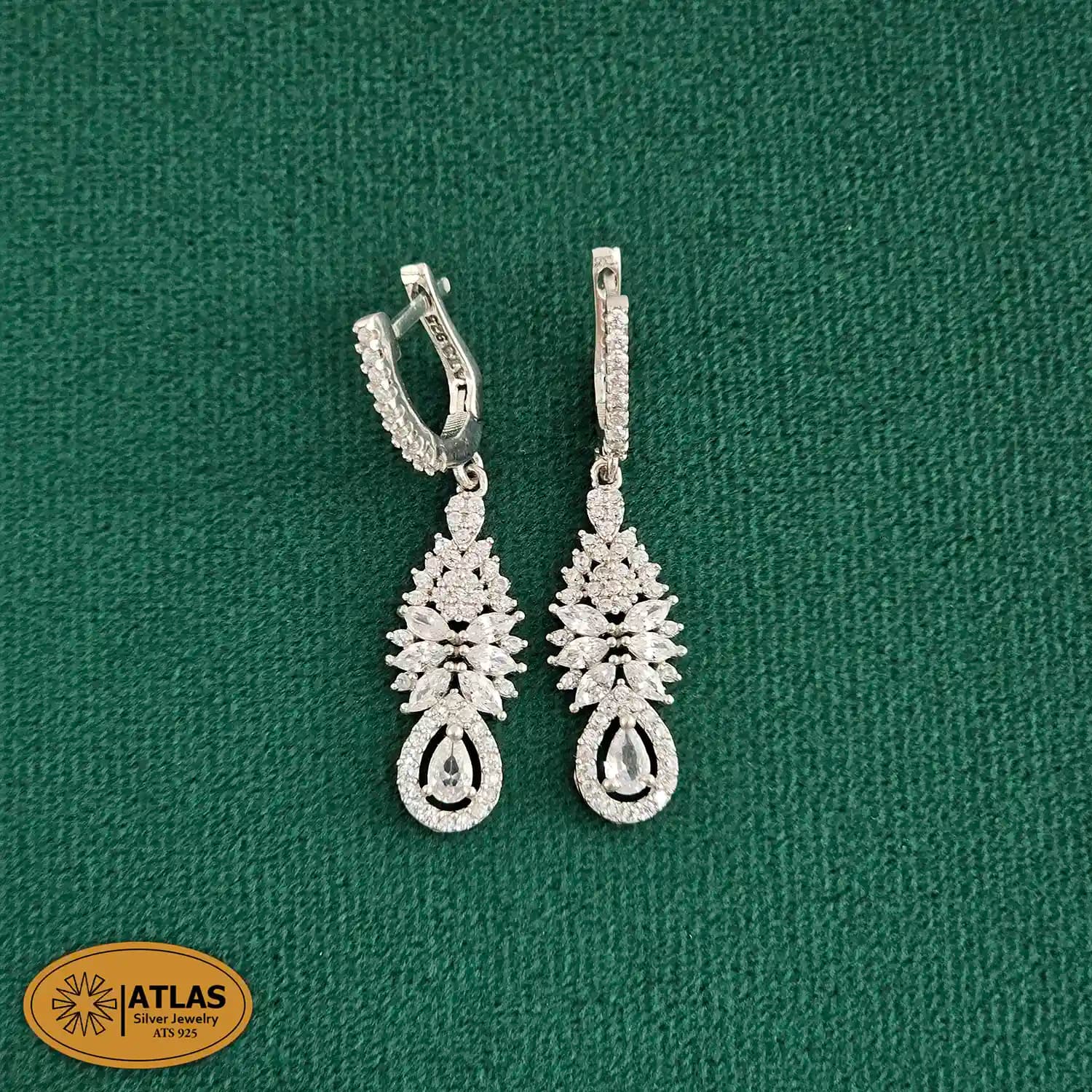 سرویس نقره جواهری زنانه مجلسی با نگین های برلیان ،مارکیز و اشک 32.8 گرمی نقره اصل 925 — تصویر ۴