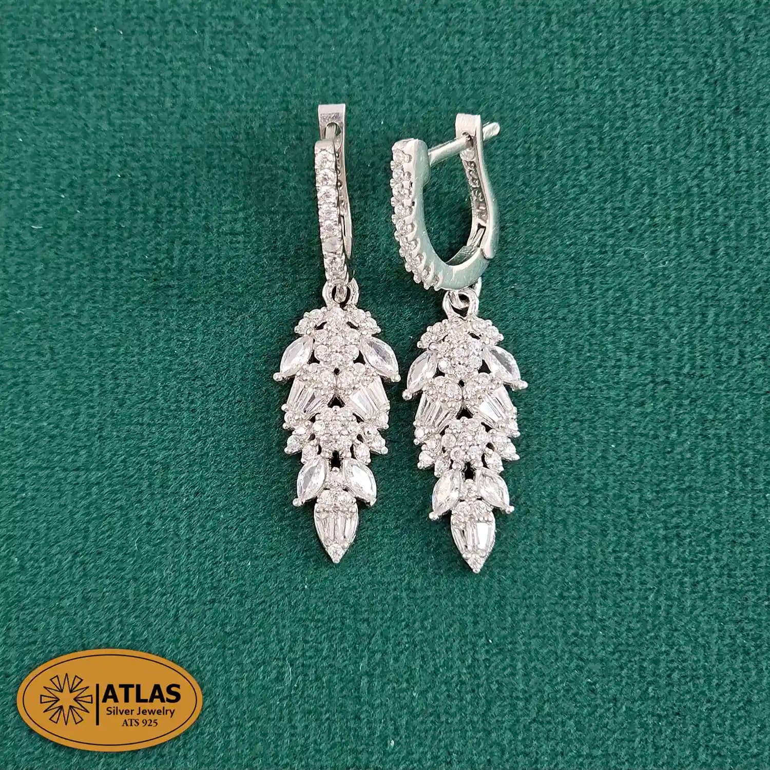 سرویس نقره جواهری زنانه مجلسی با نگین های برلیان ،باگت و مارکیز 30.8 گرمی نقره اصل 925 — تصویر ۴