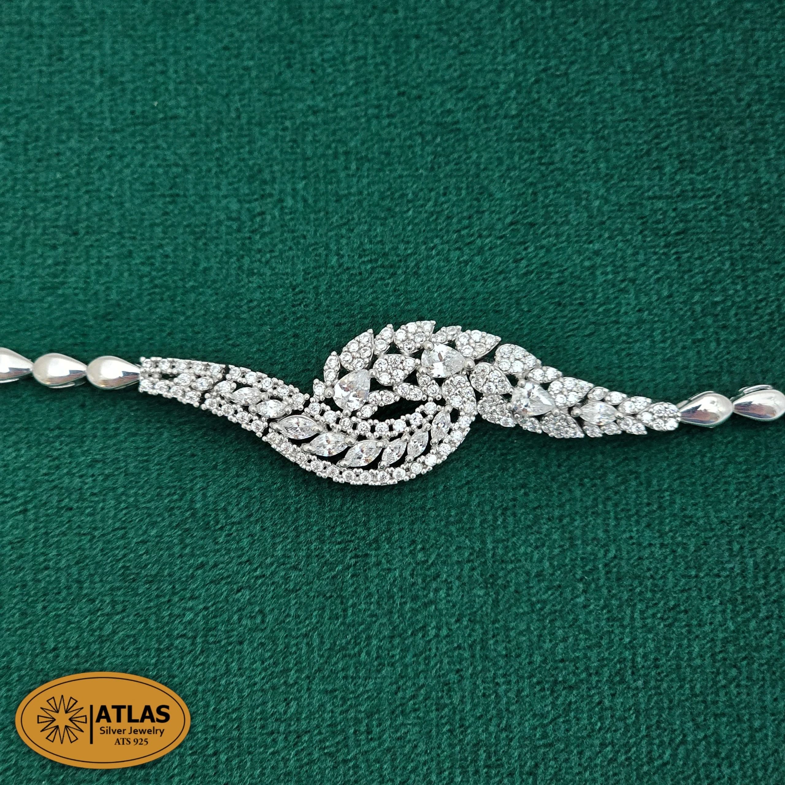 سرویس نقره جواهری زنانه مجلسی با نگین های برلیان، مارکیز و اشک 33.8 گرمی نقره اصل 925 — تصویر ۴