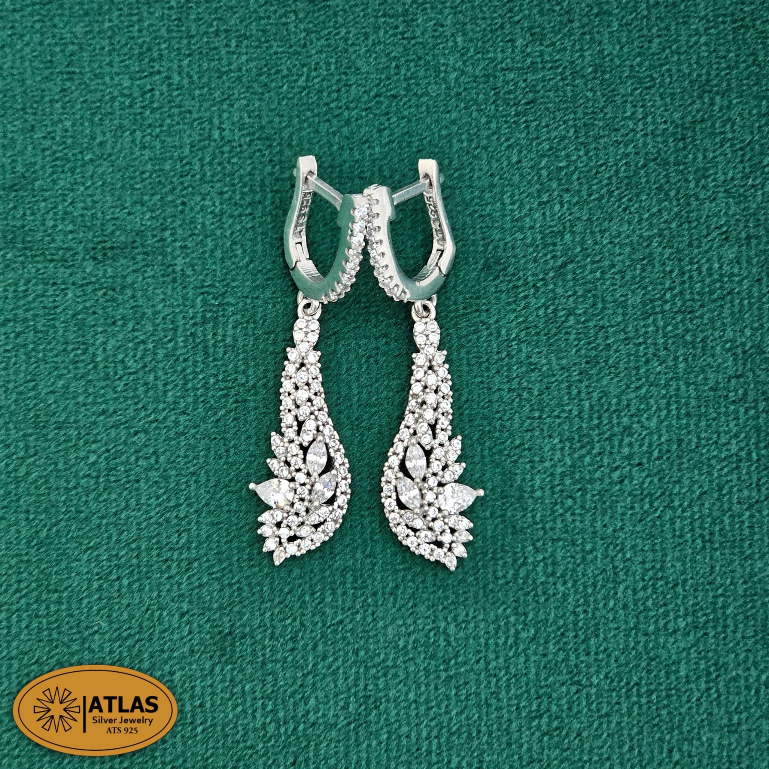 سرویس نقره جواهری زنانه مجلسی با نگین های برلیان، مارکیز و اشک 33.8 گرمی نقره اصل 925 — تصویر ۵