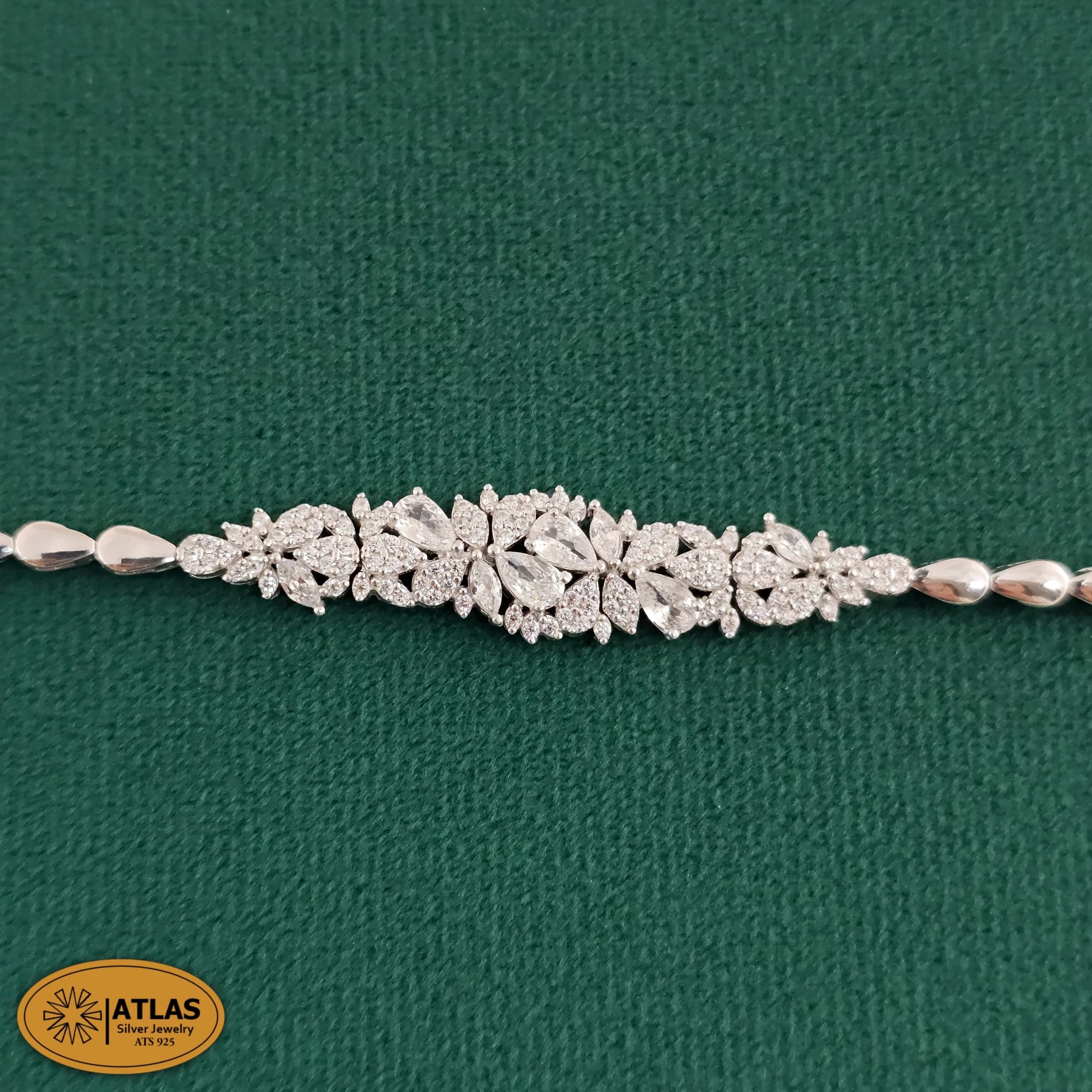 سرویس نقره جواهری زنانه مجلسی با نگین های برلیان ،مارکیز و اشک 36 گرمی نقره اصل 925 — تصویر ۴