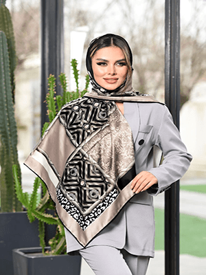 روسری ابریشم توییل سایز ۱۲۰ مشکی و کرم طلایی چهارخانه ساده، پلنگی و لوزی کد SC64-1 — تصویر ۲