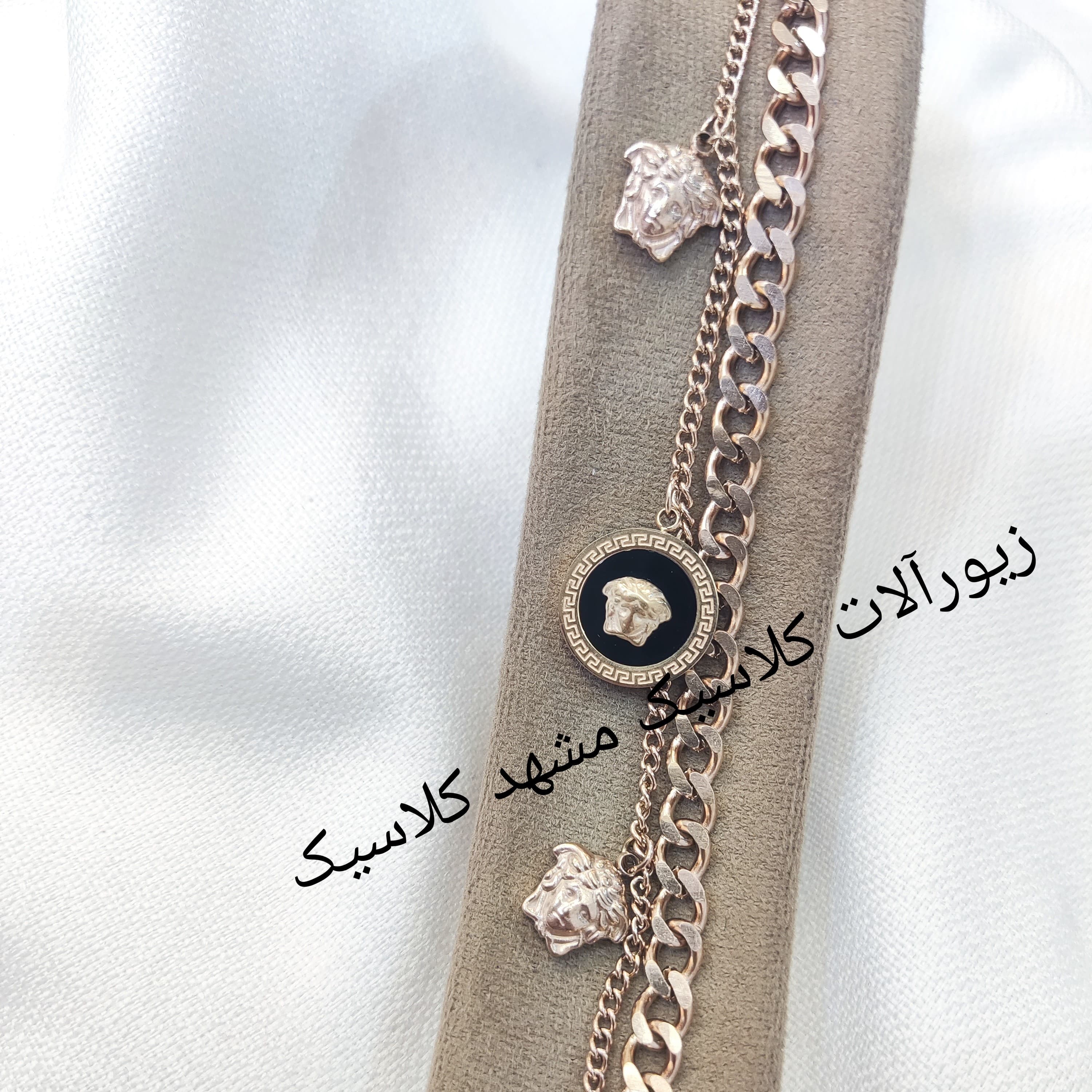 دستبند استیل رز گلد ورساچه مشکی — تصویر ۲